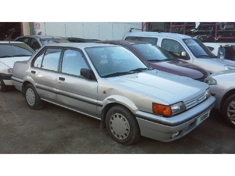 nissan sunny berlina (n13) del año 1989