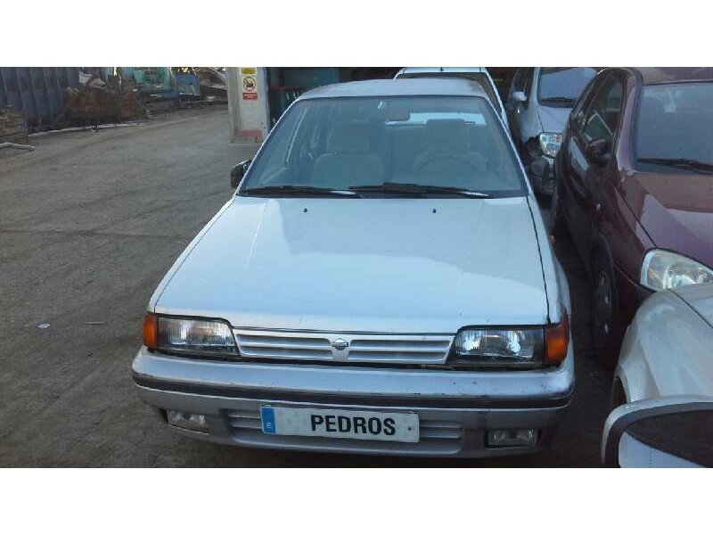 nissan sunny berlina (n13) del año 1989