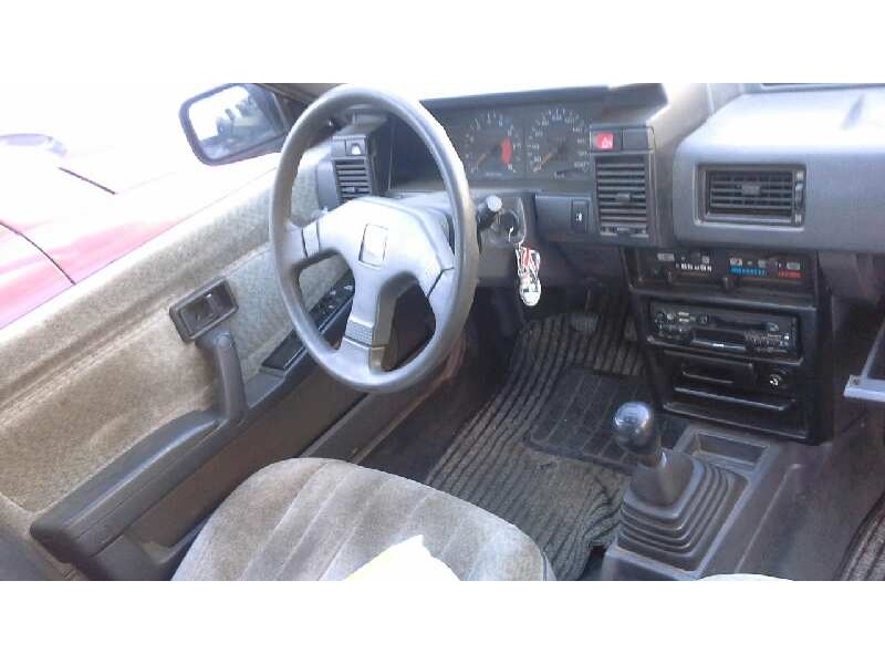 nissan sunny berlina (n13) del año 1989