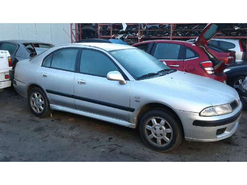 mitsubishi carisma berlina 4 (da0) del año 2000