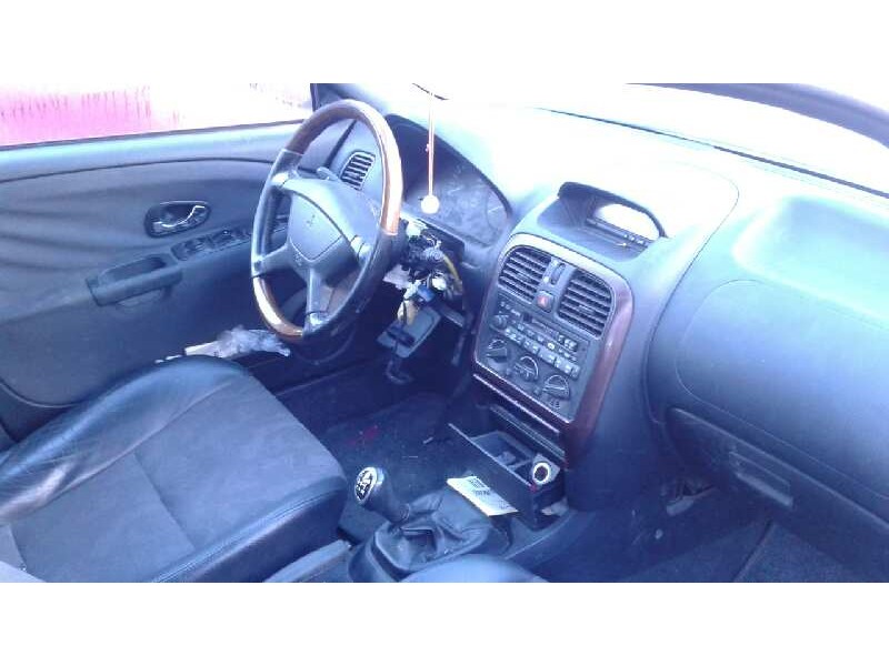 mitsubishi carisma berlina 4 (da0) del año 2000