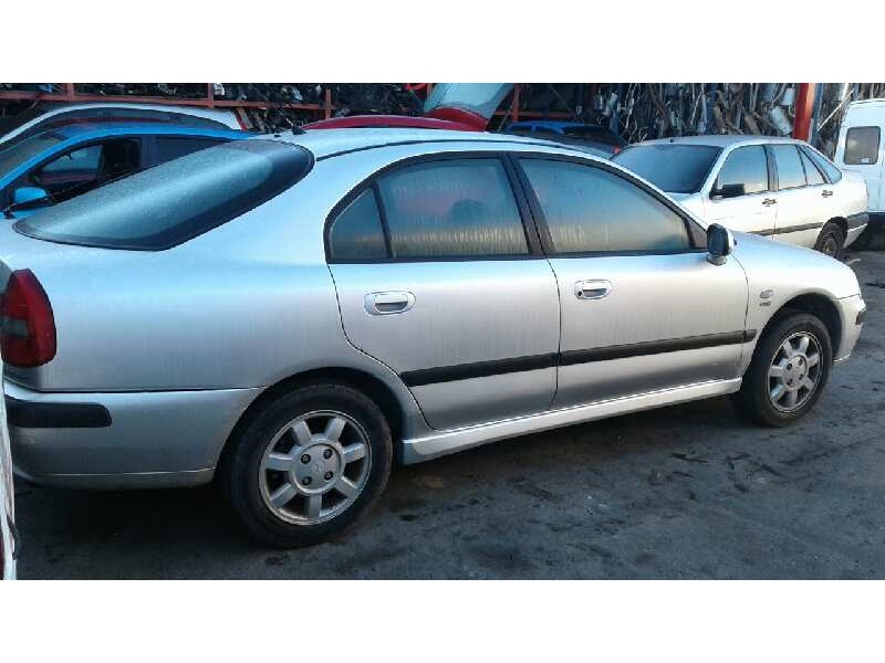 mitsubishi carisma berlina 4 (da0) del año 2000