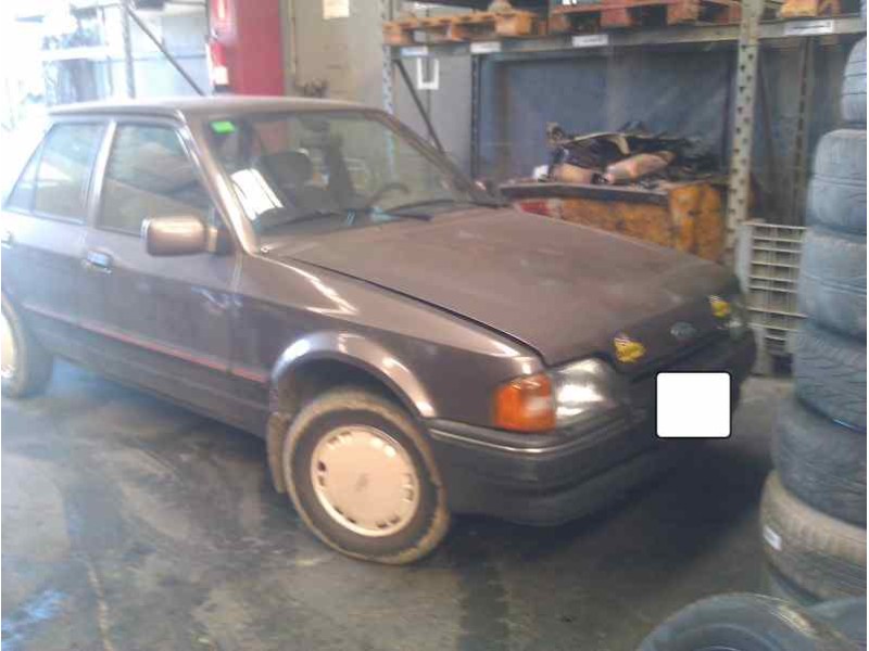 ford escort berlina del año 1988