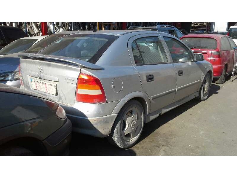 opel astra g berlina del año 2000