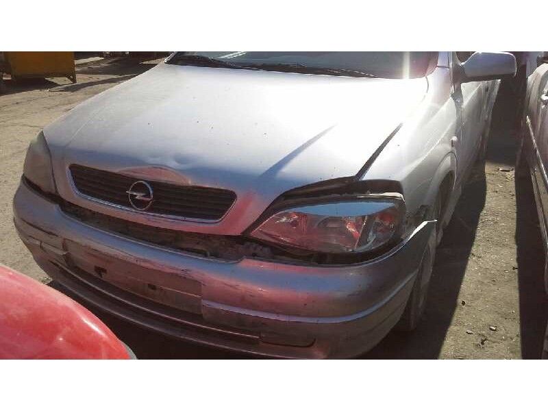 opel astra g berlina del año 2000
