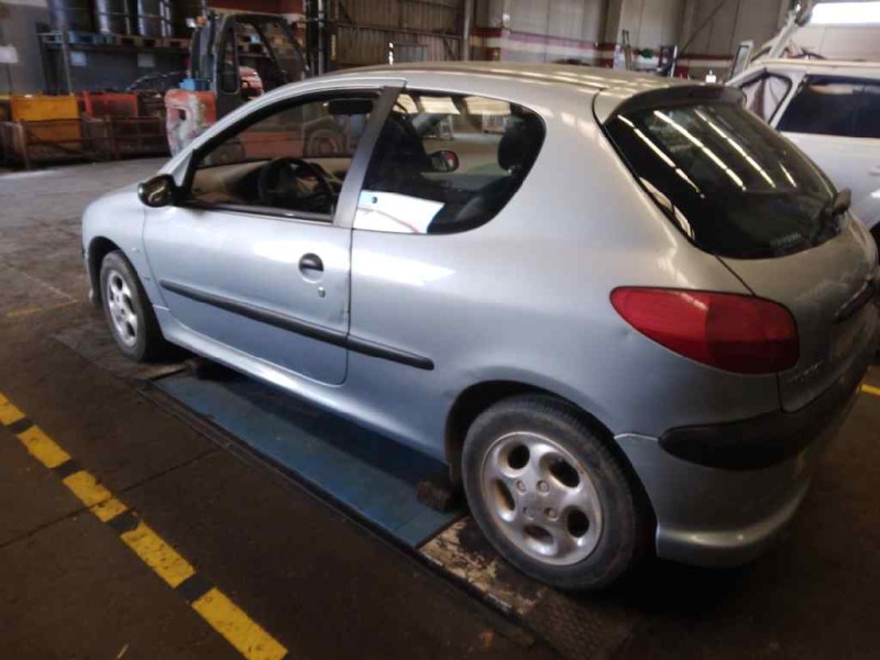 peugeot 206 berlina del año 2000