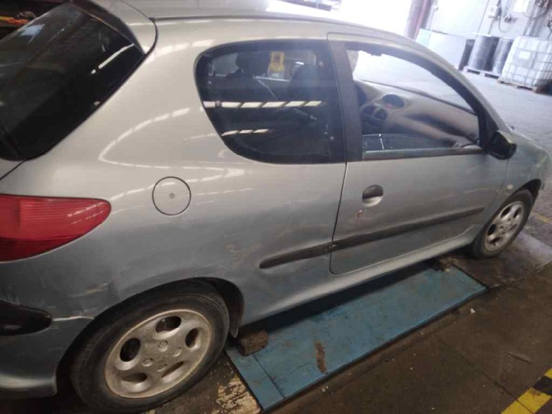 peugeot 206 berlina del año 2000