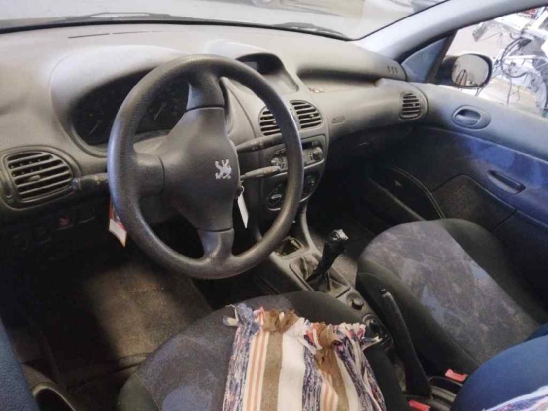 peugeot 206 berlina del año 2000