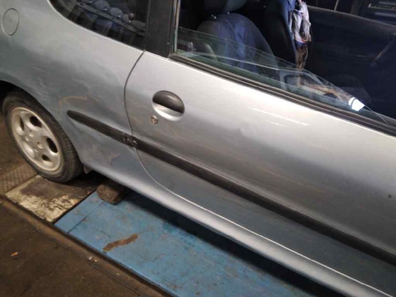 peugeot 206 berlina del año 2000