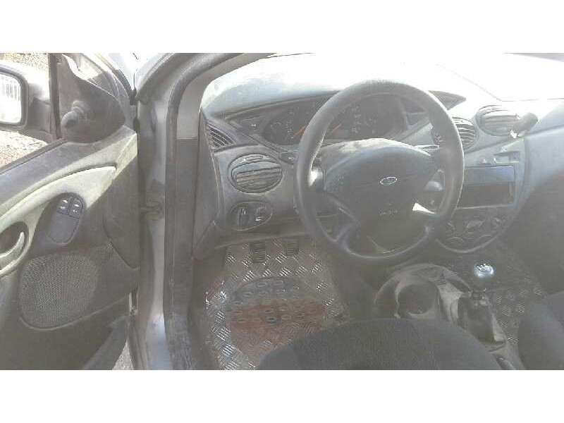 ford focus berlina (cak) del año 2000