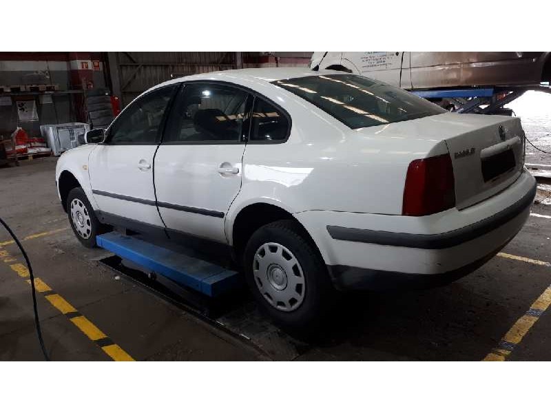 volkswagen passat berlina (3b2) del año 1999