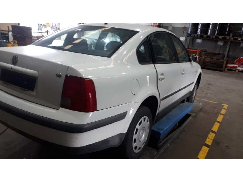 volkswagen passat berlina (3b2) del año 1999
