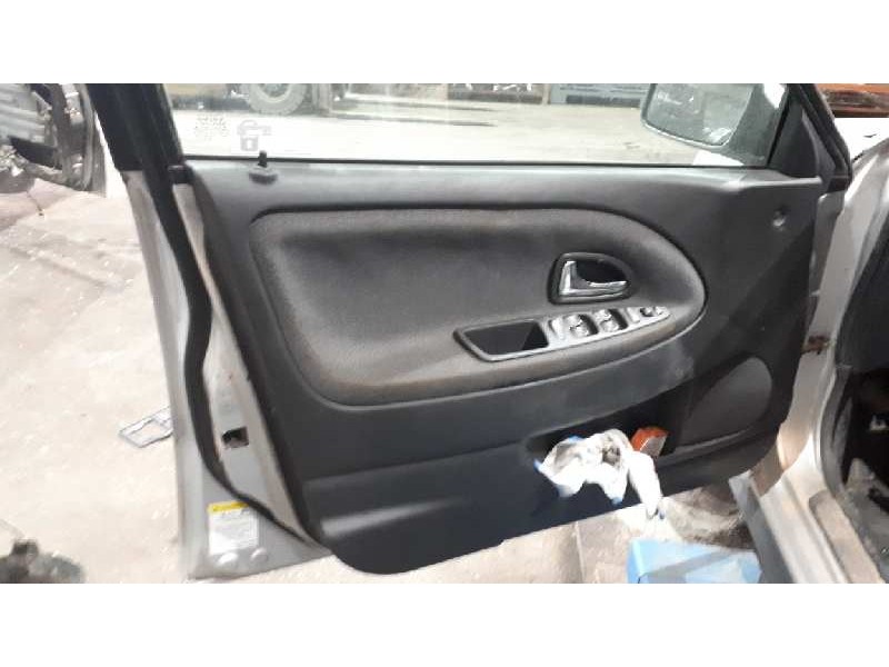 volvo v40 familiar del año 2000