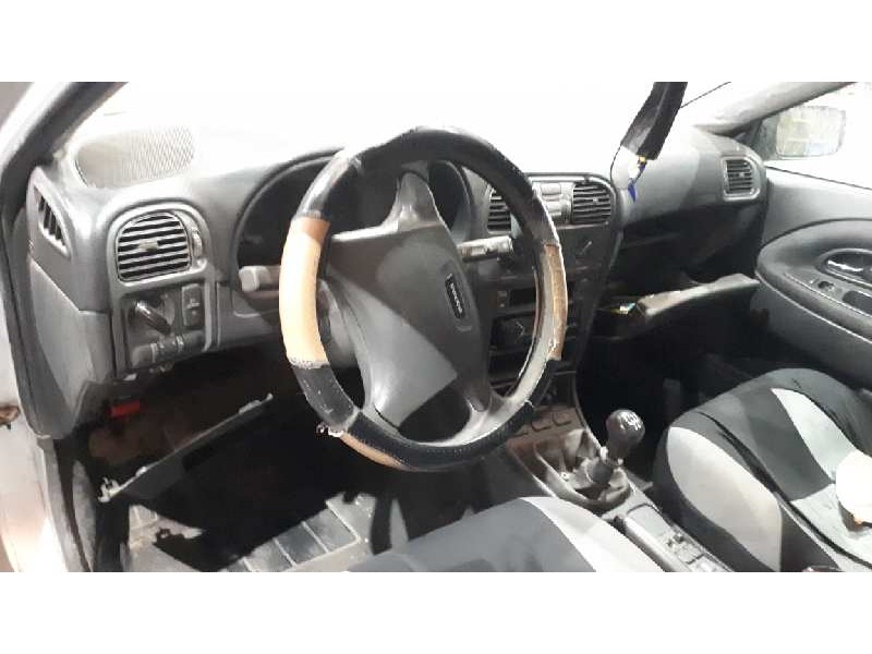 volvo v40 familiar del año 2000