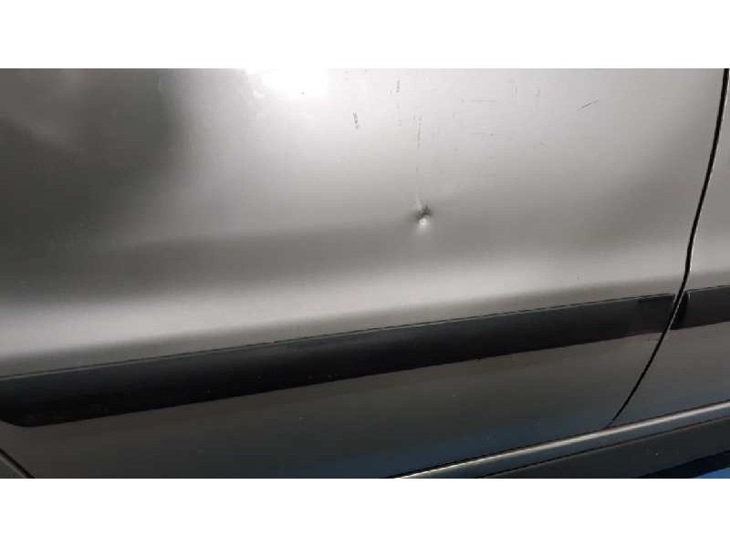 volvo v40 familiar del año 2000