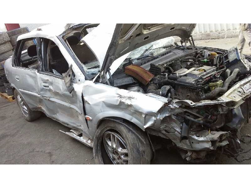 opel vectra b berlina del año 2000