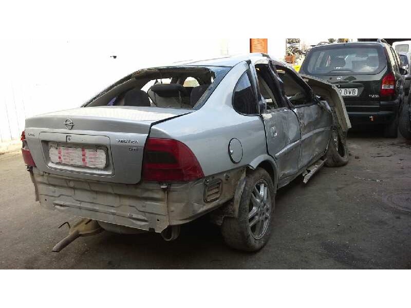 opel vectra b berlina del año 2000