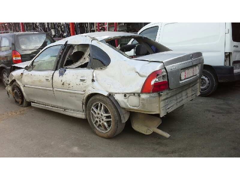 opel vectra b berlina del año 2000