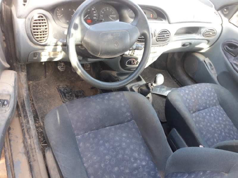 renault megane i berlina hatchback (ba0) del año 1998
