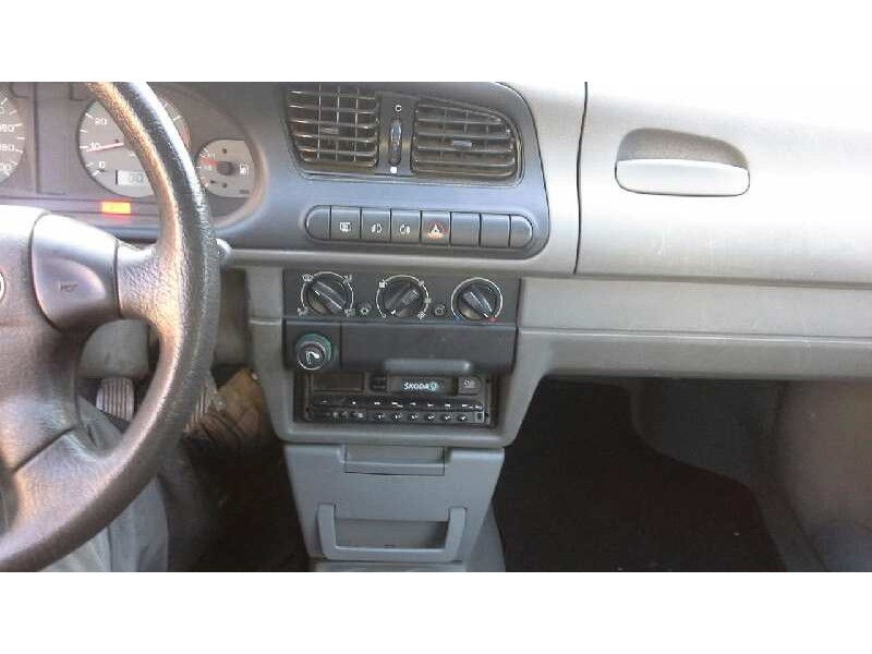 skoda felicia berlina ( 791) del año 1998