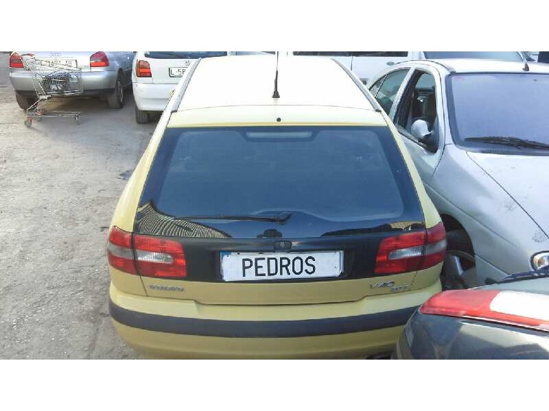 volvo v40 familiar del año 2000