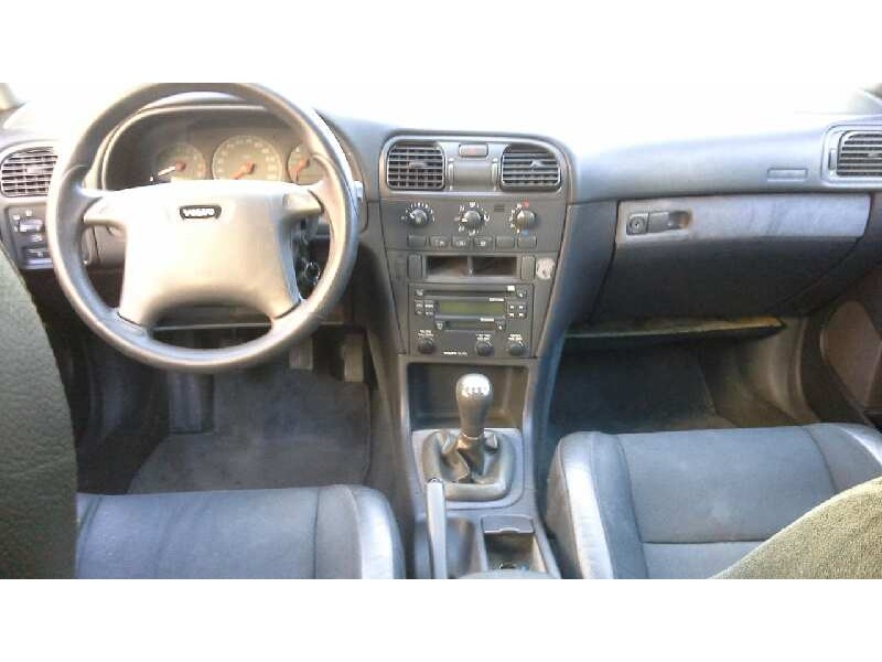 volvo v40 familiar del año 2000