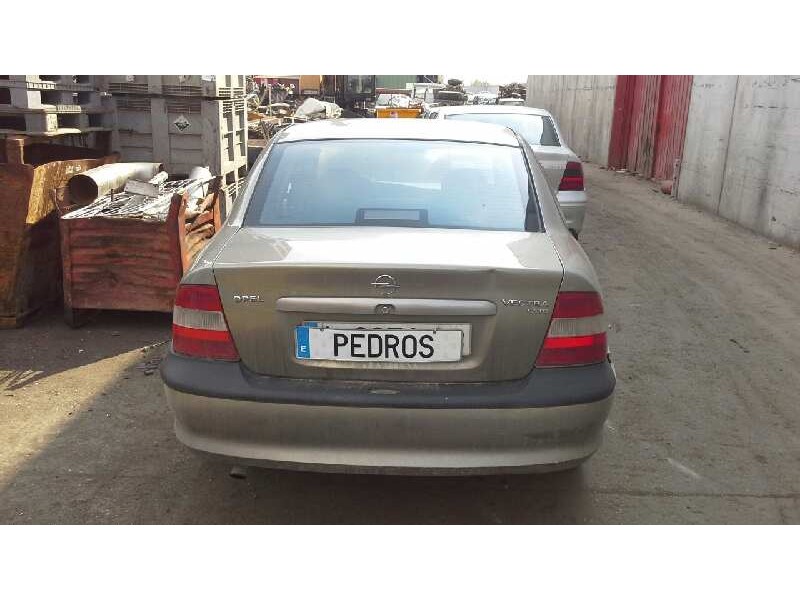 opel vectra b berlina del año 1996