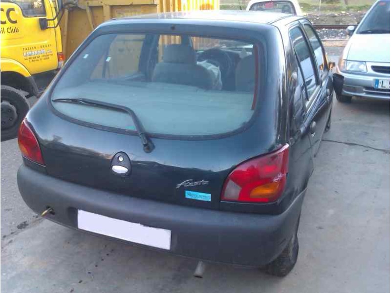 ford fiesta berlina del año 1996