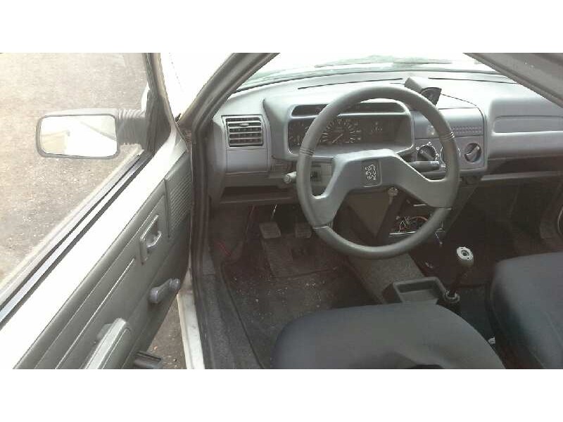 peugeot 205 berlina del año 1990