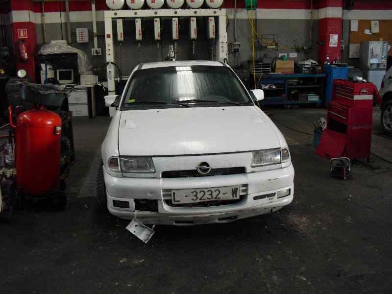 opel astra f berlina del año 1950