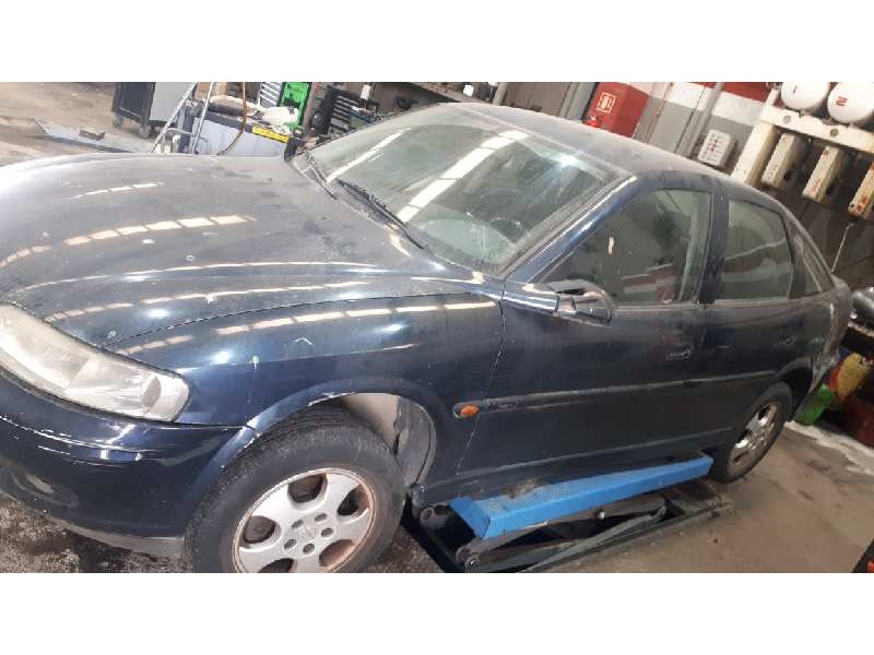 opel vectra b berlina del año 2000