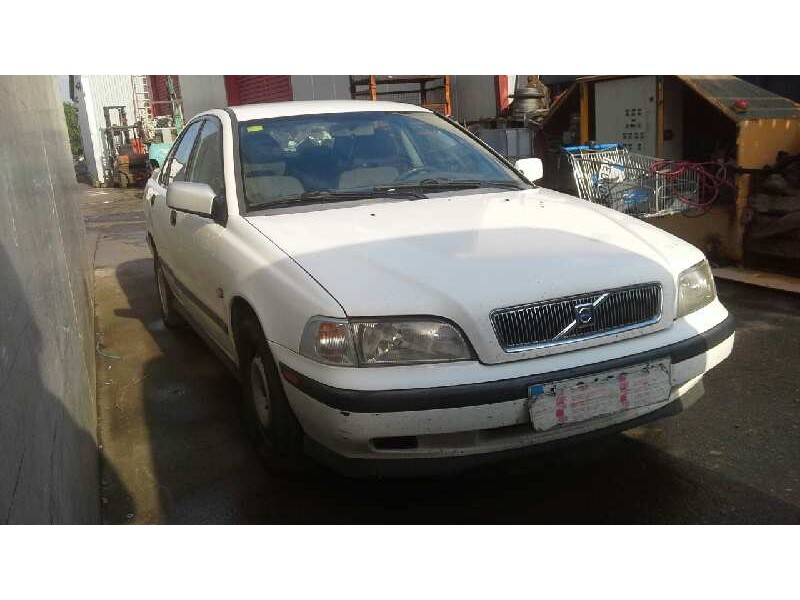 volvo s40 berlina del año 2000