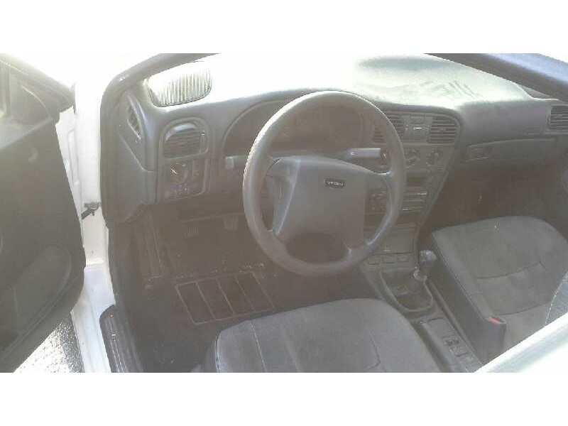 volvo s40 berlina del año 2000