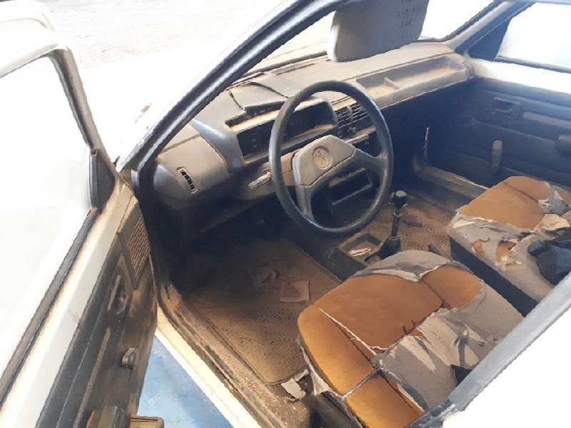 peugeot 205 berlina del año 1986