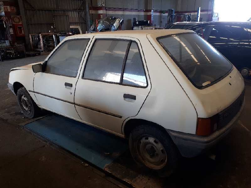 peugeot 205 berlina del año 1986