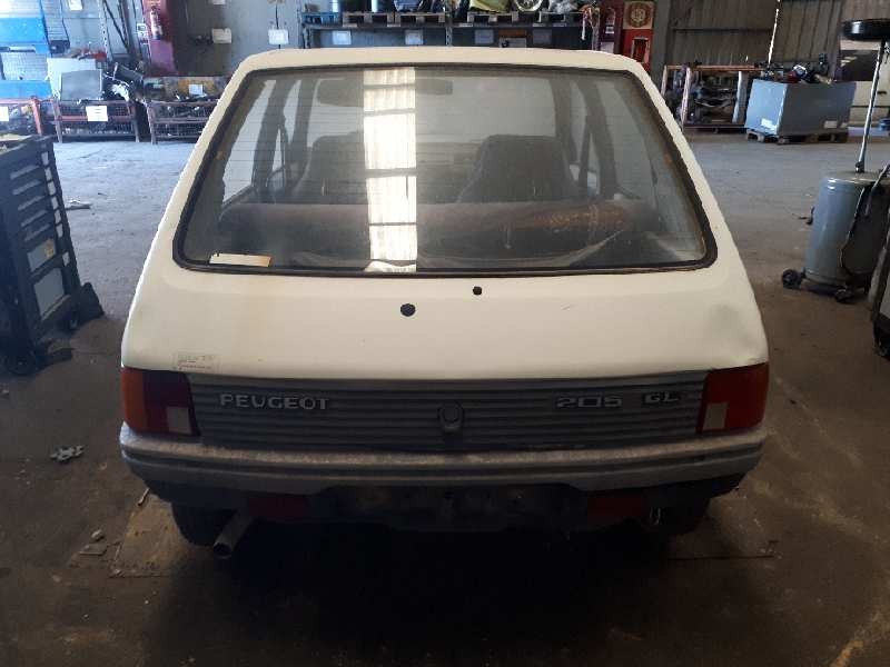 peugeot 205 berlina del año 1986