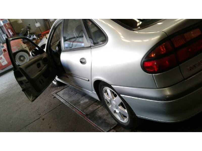 renault laguna (b56) del año 2000