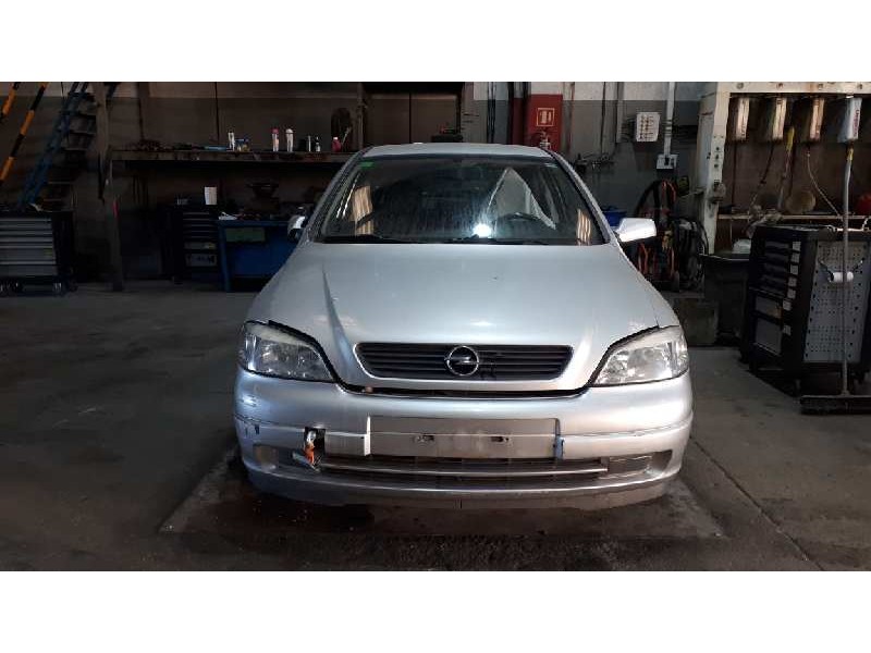 opel astra g berlina del año 2000