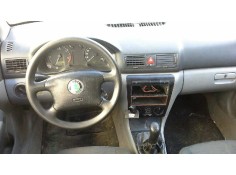 skoda octavia berlina (1u2) del año 2000 2