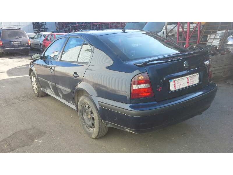 skoda octavia berlina (1u2) del año 2000