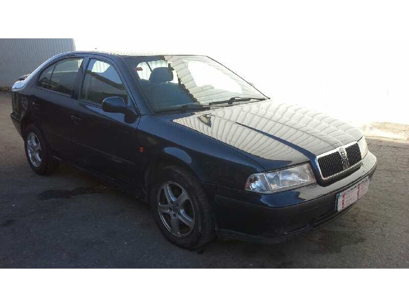skoda octavia berlina (1u2) del año 2000