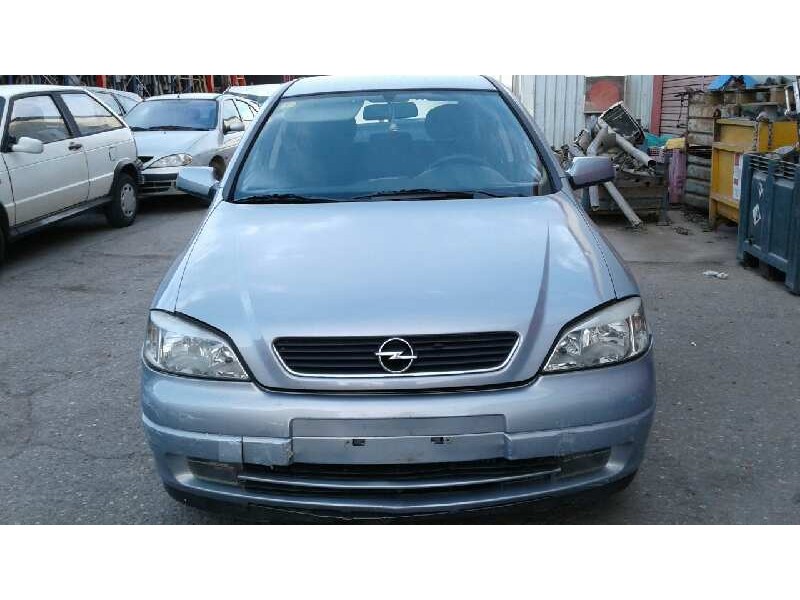 opel astra g berlina del año 2000