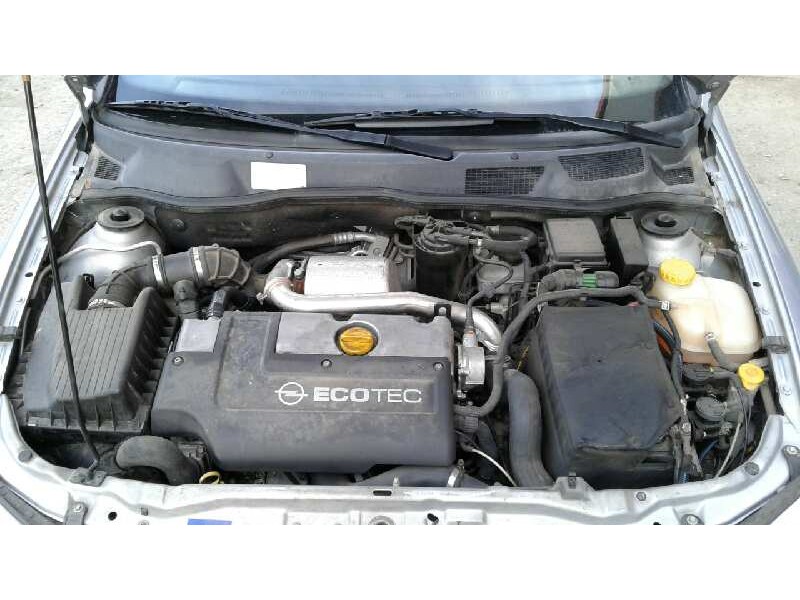 opel astra g berlina del año 2000