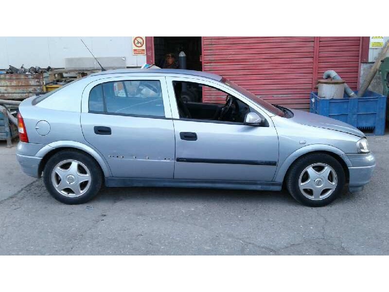 opel astra g berlina del año 2000