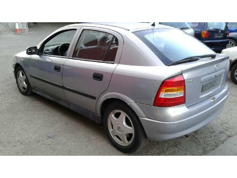 opel astra g berlina del año 2000