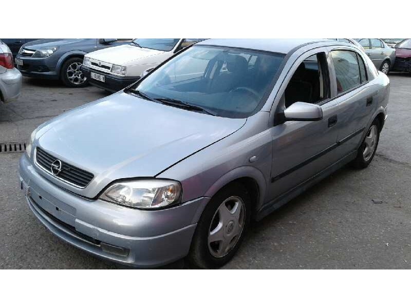 opel astra g berlina del año 2000