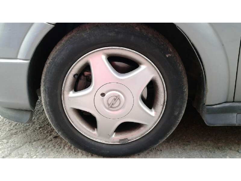 opel astra g berlina del año 2000