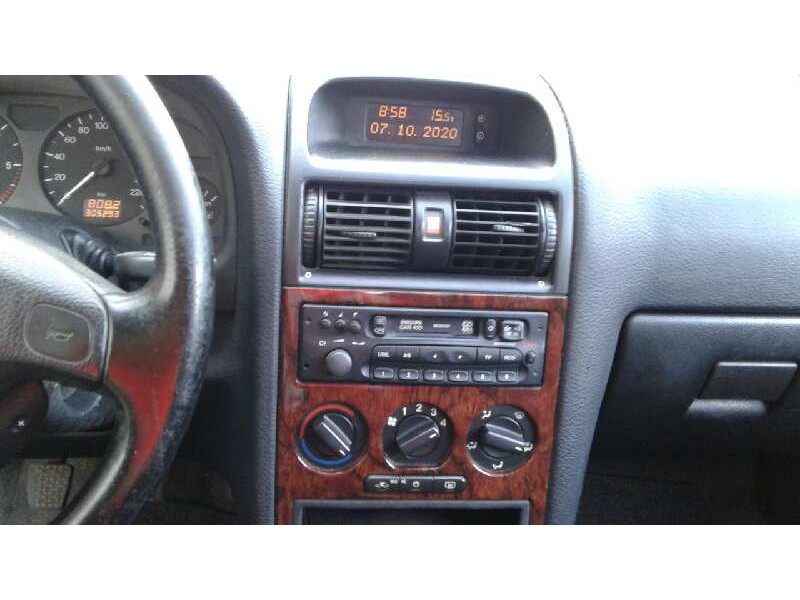 opel astra g berlina del año 2000