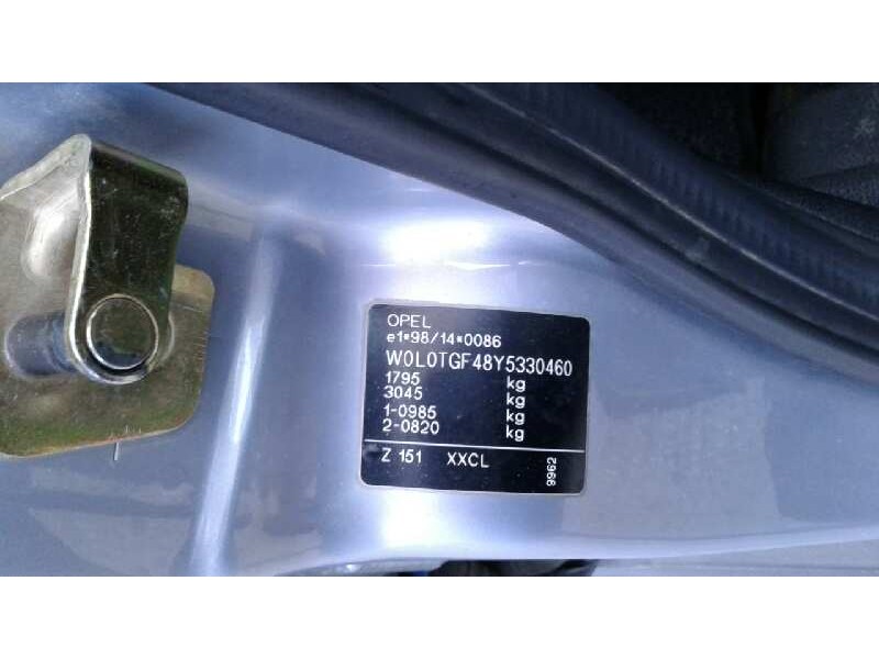 opel astra g berlina del año 2000