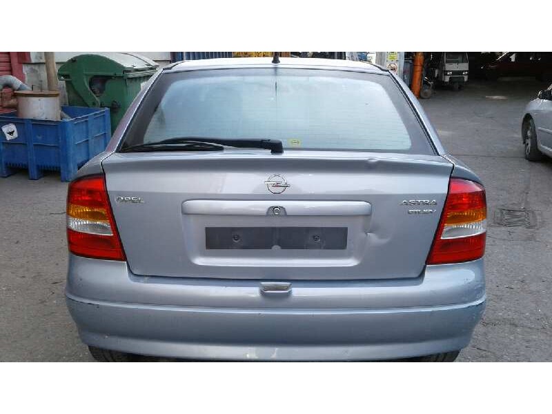 opel astra g berlina del año 2000